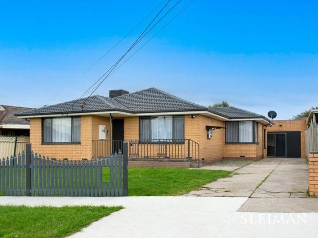 Spacious Family Living with Self Contained Second Domain