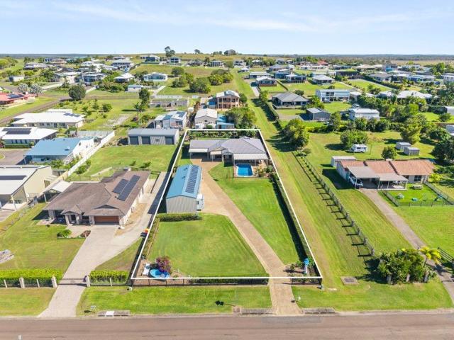 Spacious Family Living with Shed, Pool & Fraser Island Views