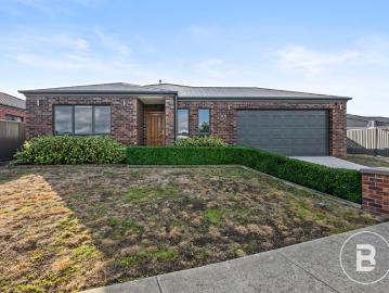 SPACIOUS FAMILY LIVING WITH SHED, SIDE ACCESS & OUTDOOR ENTERTAINING