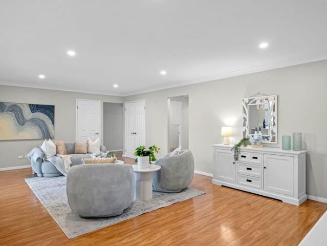 Spacious Family Living with Side Access in a Convenient Birkdale Location