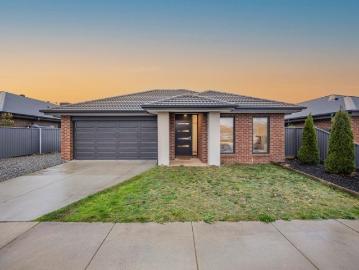 Spacious Family Living with Side Access in a Prime Alfredton Location