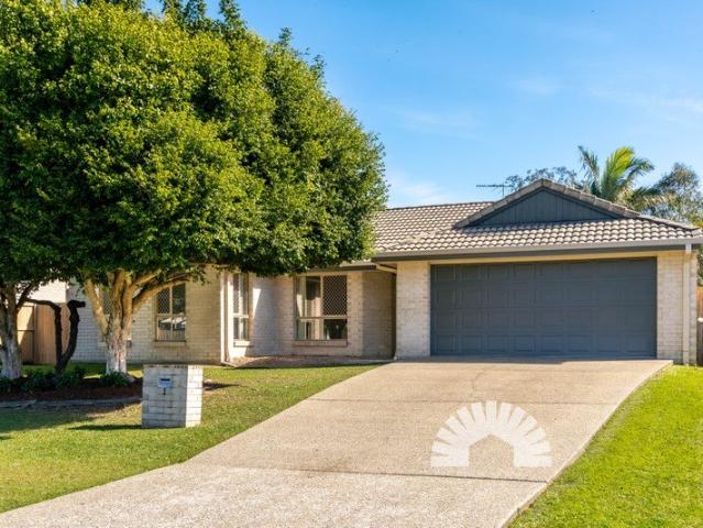 Spacious Family Living with Side Access on 608m²