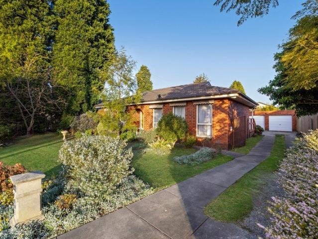 Spacious Family Living with Studio and Deck
