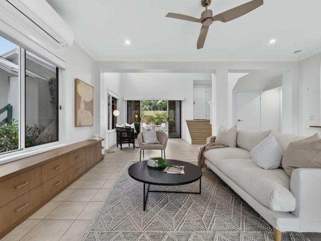 Spacious Family Living with Stunning Botanic Gardens Views