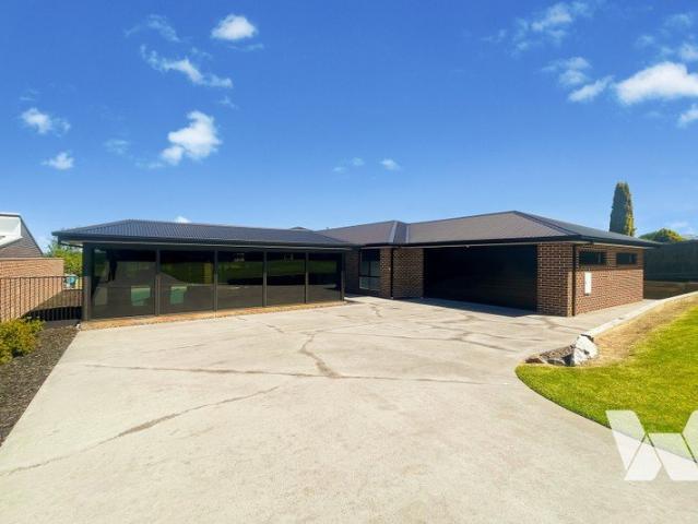 SPACIOUS FAMILY LIVING WITH STUNNING BACKWATER VIEWS