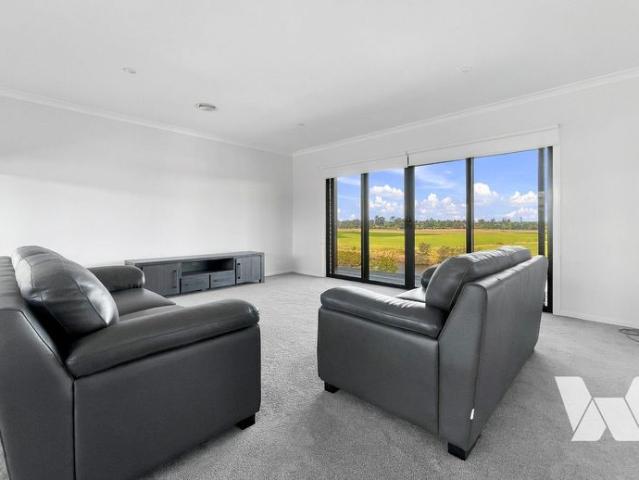 SPACIOUS FAMILY LIVING WITH STUNNING BACKWATER VIEWS