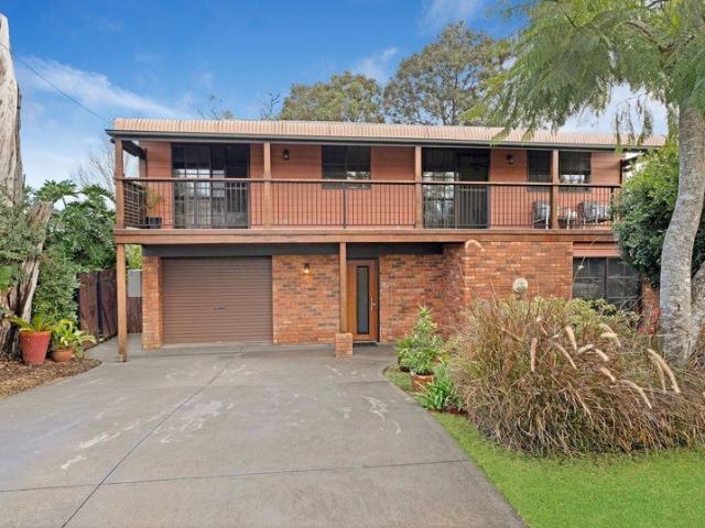 SPACIOUS FAMILY LIVING WITH STUNNING IN GROUND POOL!