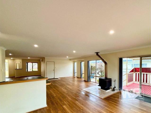 SPACIOUS FAMILY LIVING WITH STUNNING OYSTER HARBOUR OUTLOOK