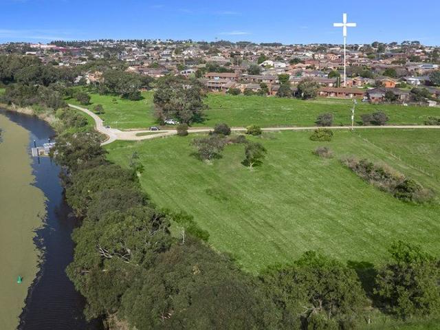 Spacious Family Living with Stunning Merri River Valley Views