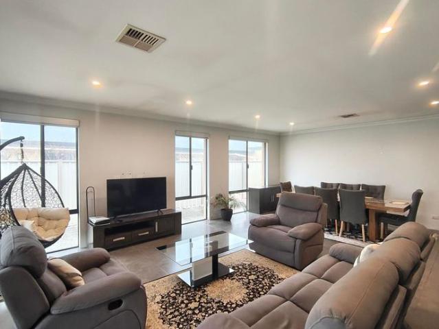 SPACIOUS FAMILY LIVING WITH STYLE & COMFORT