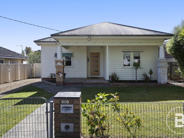 SPACIOUS FAMILY LIVING WITH SUBDIVISION POTENTIAL STCA ON 1,237M²