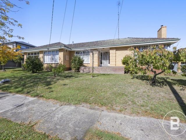 SPACIOUS FAMILY LIVING WITH SUBDIVISION POTENTIAL STCA ON 1,331M²