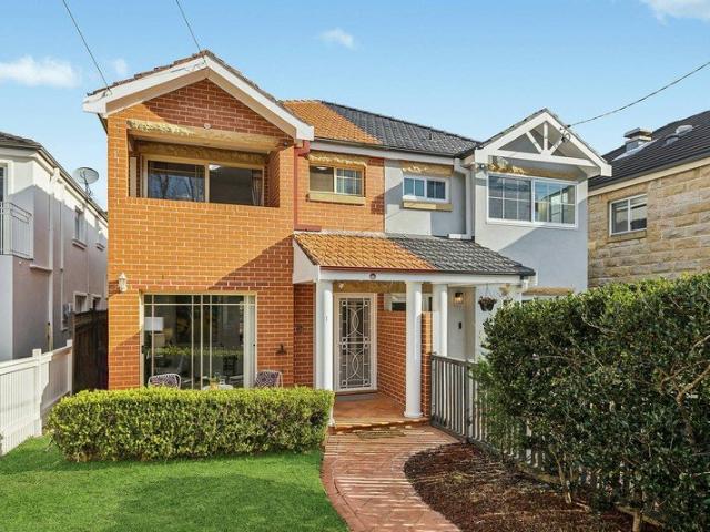 Huge Family Semi with Double Garage and Large Separate Storage/Workshop Area