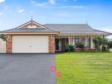 Spacious Family Living with Pool