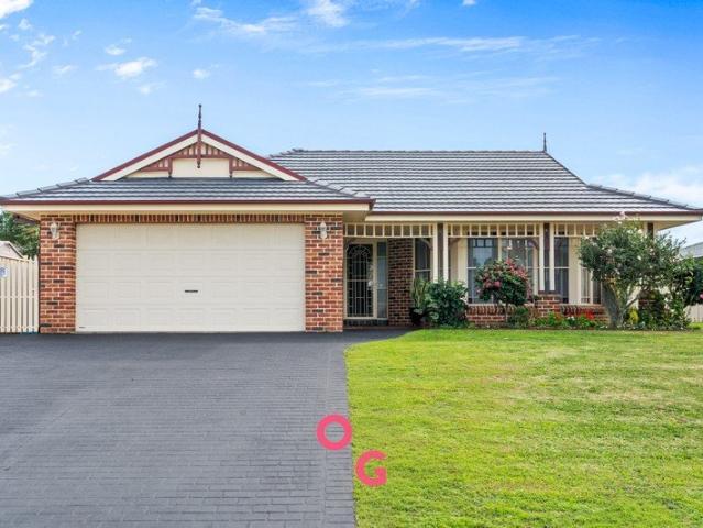 Spacious Family Living with Pool