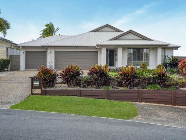 Spacious Family Living with Pool, Triple Garage & Room for Everyone