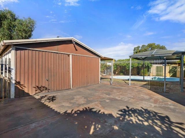 4 bed home with pool, workshop & secure side access