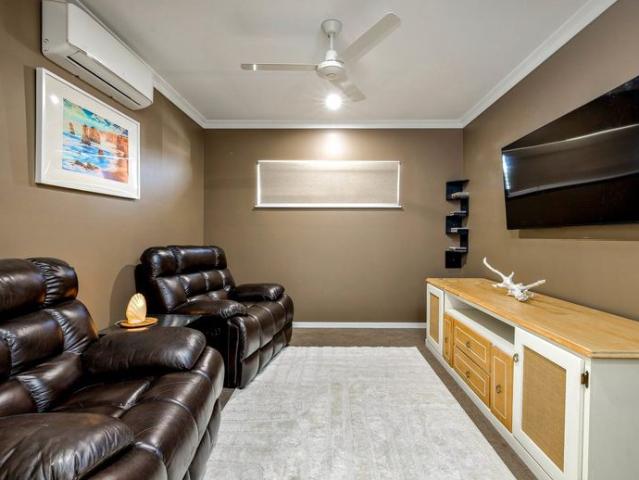 Spacious Family Living with Pool in Trinity Beach