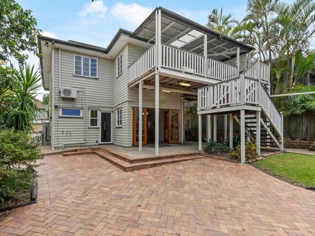 Spacious Family Living with Pool in a Prime Annerley Location