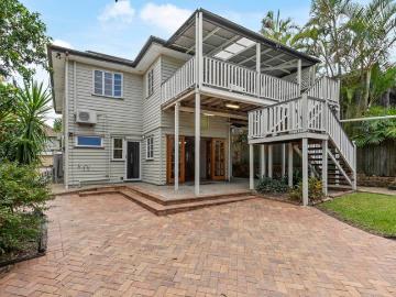 Spacious Family Living with Pool in a Prime Annerley Location