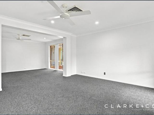 SPACIOUS FAMILY LIVING WITH POOL IN PRIME ASHTONFIELD LOCATION!