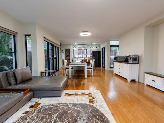 Spacious Family Living with Pool in Seventeen Mile Rocks