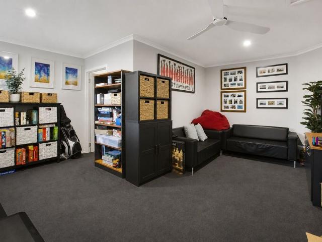 Spacious Family Living with Pool, Moments from the Beach!