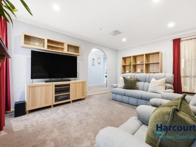 Spacious Family Living with Pool, Multiple Living Areas & Willetton SHS Catchment