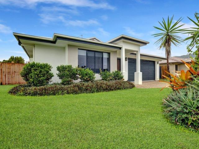 Spacious Family Living with Pool on 600m² in a Quiet White Rock Setting