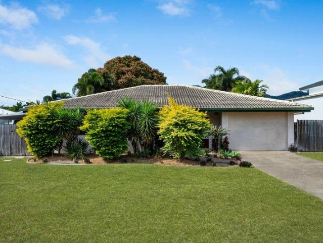 Spacious Family Living with Pool on a Huge 832m² Block