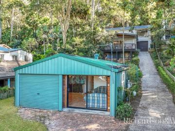 Spacious Family Living with Poolside Appeal & Private Guest Retreat