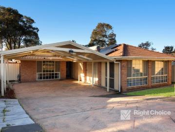 Spacious Family Living with Poolside Entertaining on 755sqm