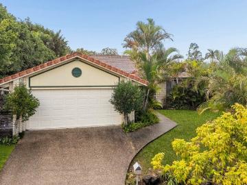 Spacious Family Living with Poolside Entertaining in a Peaceful Moggill Location