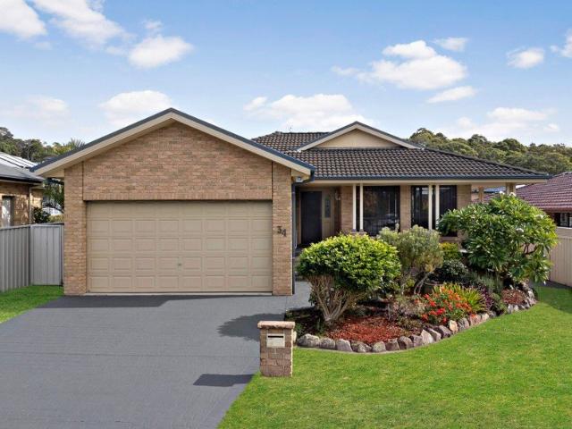 Spacious Family Living with Poolside Entertaining in a Prime Valentine Location