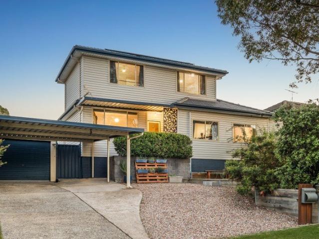 Spacious Family Living with Poolside Entertaining in Quiet Cul de Sac Setting Bordering on the Popular Kings Langley Suburb