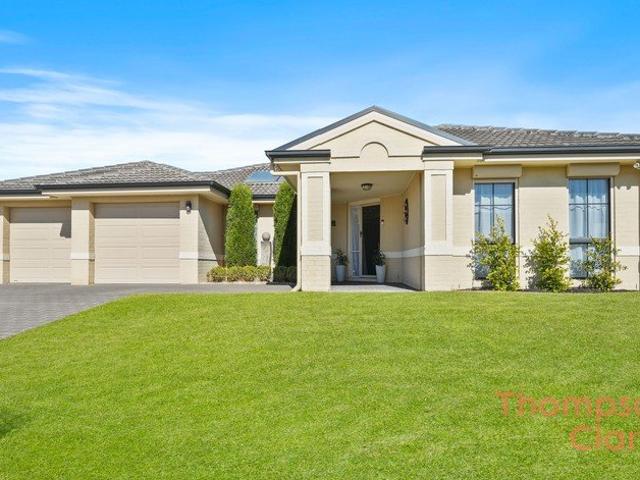 SPACIOUS FAMILY LIVING WITH POOLSIDE ENTERTAINING