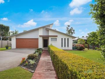 Price Drop Spacious Family Living with Poolside Entertaining