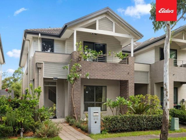 SPACIOUS FAMILY LIVING WITH PARKSIDE OUTLOOK