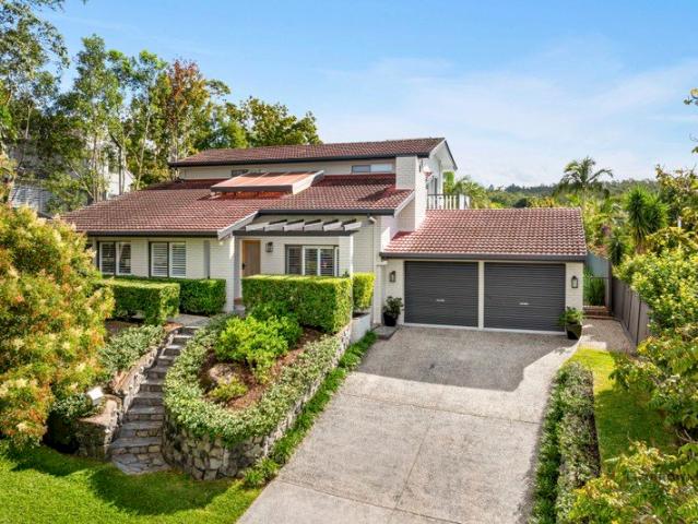 Spacious Family Living with Private Master Retreat, Home Office, Pool, Fireplace & Mt Coot tha Views