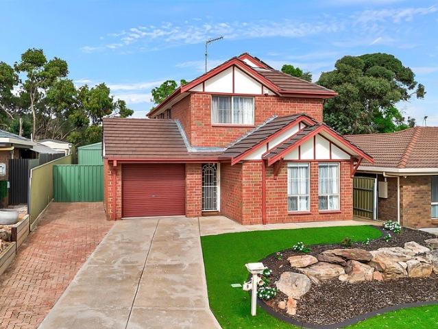 Spacious Family Living With Room For Cars, Boats & Trailers