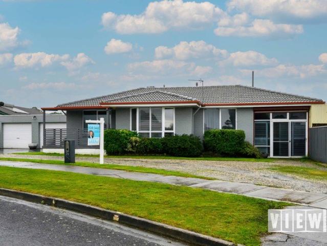 Spacious Family Living with Room for the Boat, Caravan & More