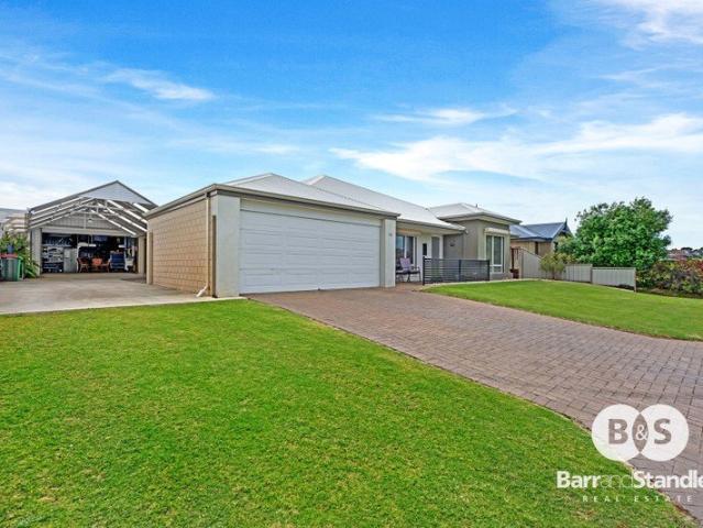 Spacious Family Living with Workshop, Huge Patio and Solar