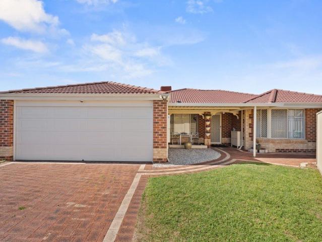 SPACIOUS FAMILY LIVING WITH THE LOT