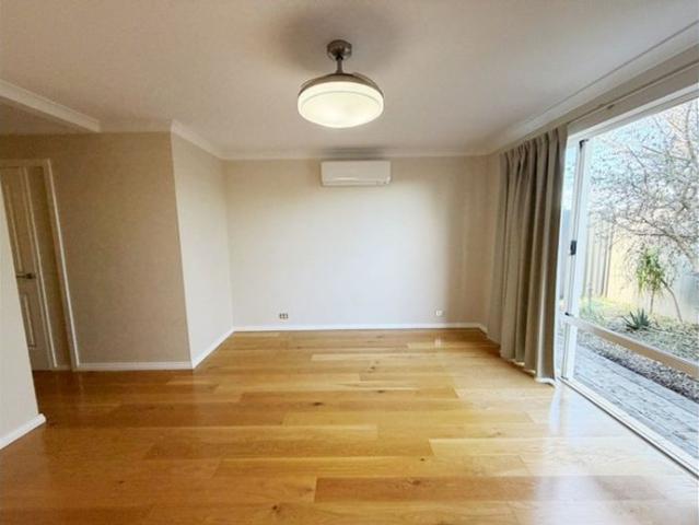 SPACIOUS FAMILY LIVING WITH THEATRE, TIMBER FLOORBOARDS & ENTERTAINER'S ALFRESCO