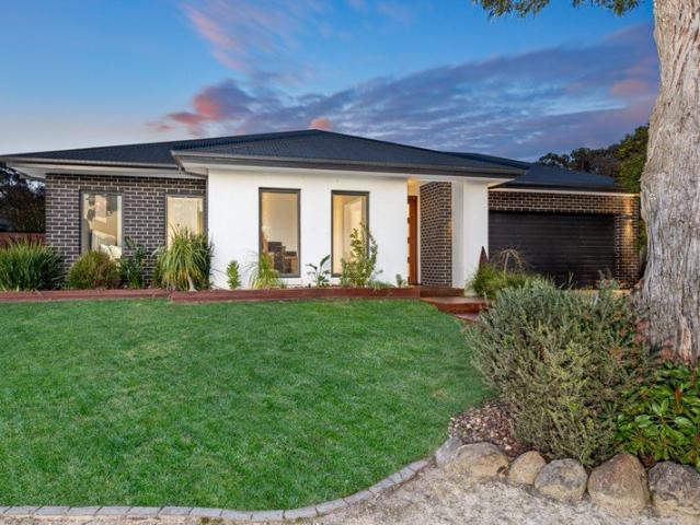 Spacious Family Living with Three Separate Living Zones