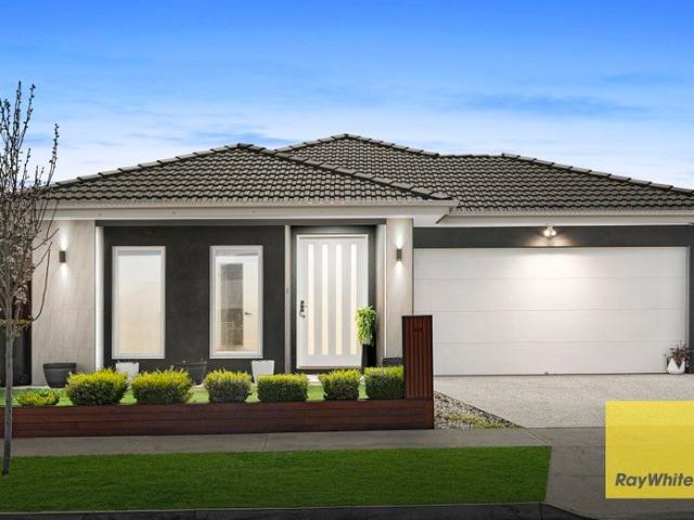Spacious Family Living with Two Master Suites Walk to School & Kindergarten