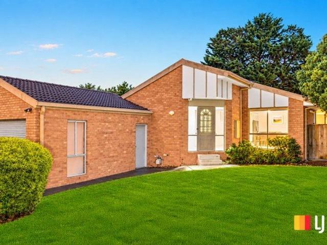 Spacious Family Living with Two Living Areas in Narre Warren South
