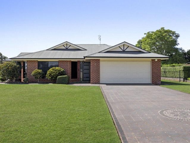 Spacious Family Living with Ultimate Shed Space & Entertainer's Backyard