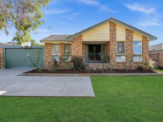 Spacious Family Living with Versatile Extras on 654m²