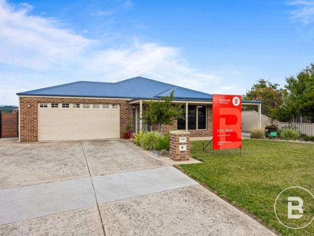 SPACIOUS FAMILY LIVING WITH VERSATILE SPACES IN A QUIET, PRIME LOCATION
